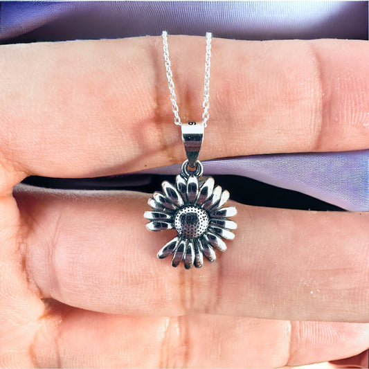 Sterling Silver Daisy Pendant Necklace