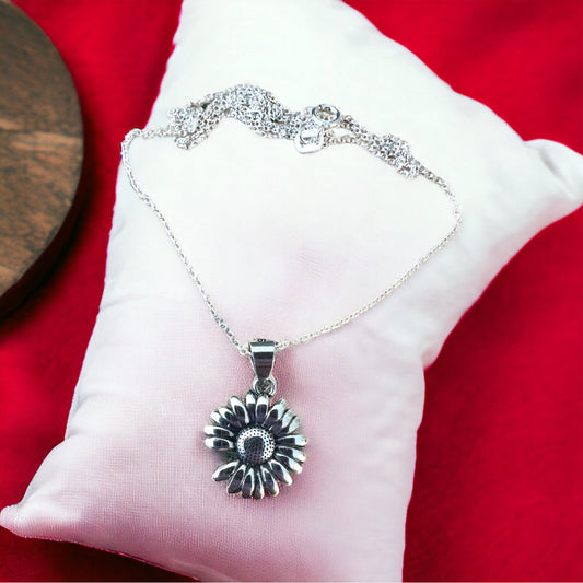 Sterling Silver Daisy Pendant Necklace